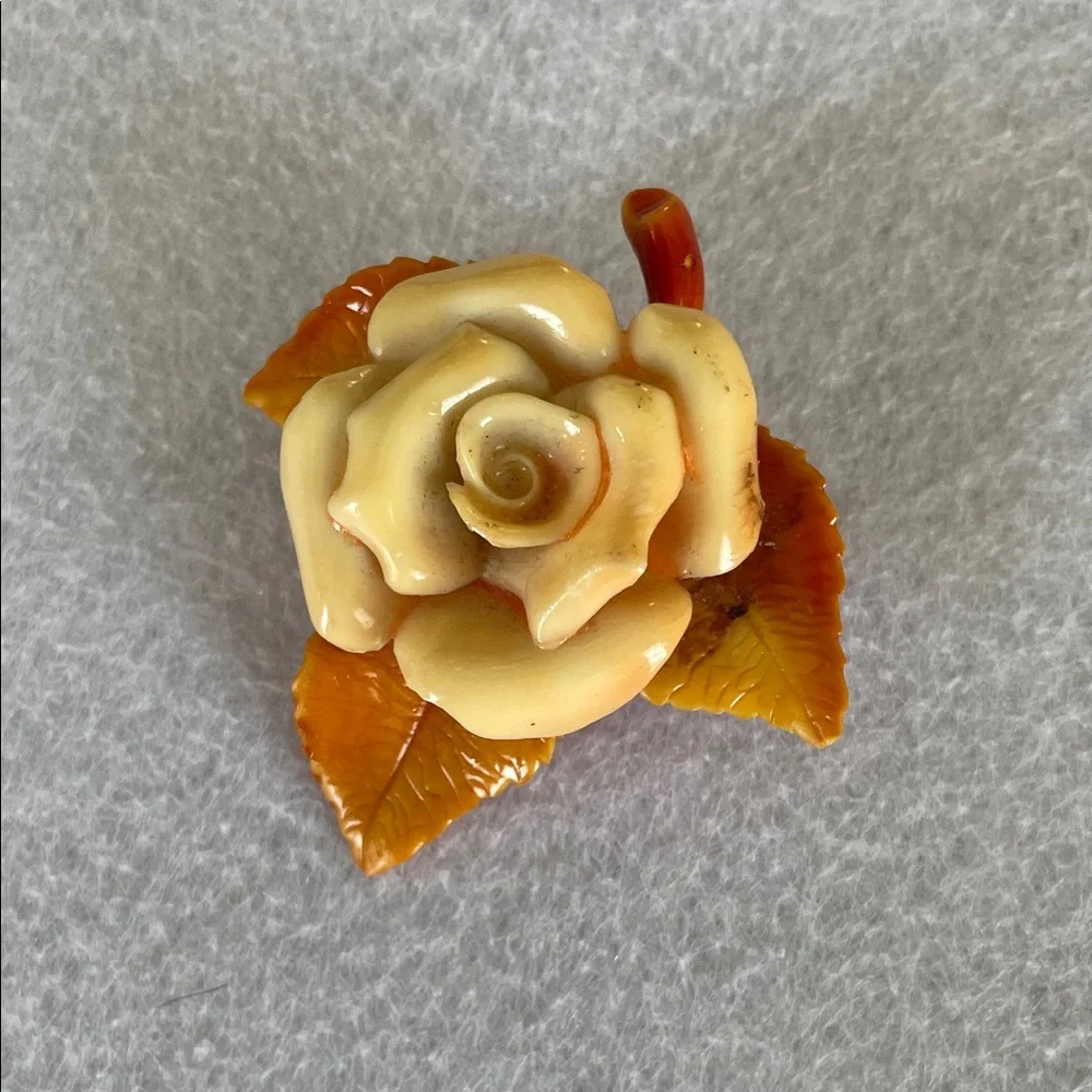 VINTAGE 1950s CARVED CELLULOID ROSE BROOCH Creamy Ivory & Amber Floral Pin